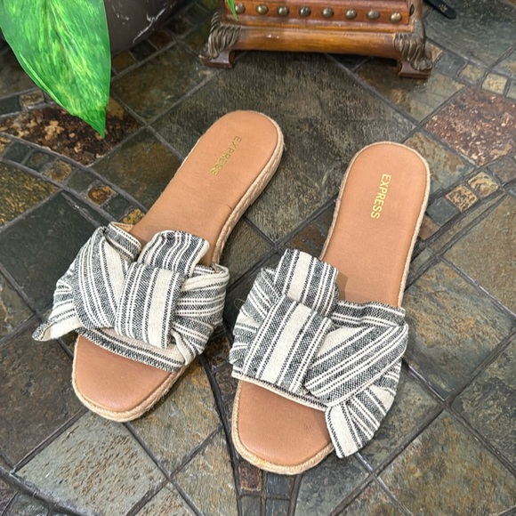 Express Women's Fabric Knot Slide Sandal - Picture 2 of 10